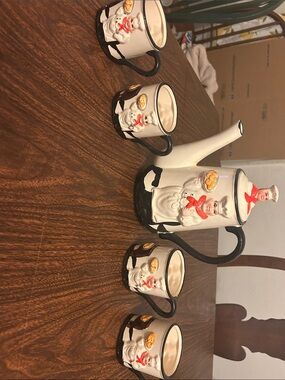 Rare Vintage chef teapot with four matching mugs.